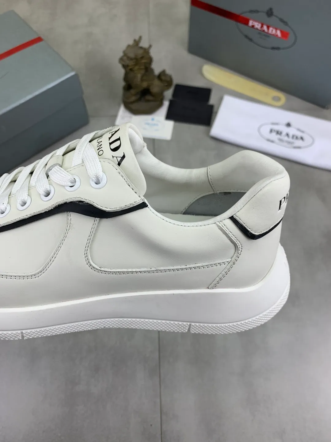 Men's men's shoes💰P600💰【New style】Top quality, classic popular models on the official website, timeless for a century,🆘 The trendy brand (Prada) mainly promotes popular models, avant-garde and versatile fashionable men's shoes, private version molding, cowhide surface splicing 1:1 oil edge processing... fashionable and simple, original imported cowhide interior cowhide feet; the atmosphere and personality are more fashionable, eye-catching and pursuing class. It will subvert old ideas and be a must-have for fashionistas who want to spend time with you! Must keep it! High-end comfort, high-end quality workmanship. Size: 38-44 4️⃣ colors available. full package